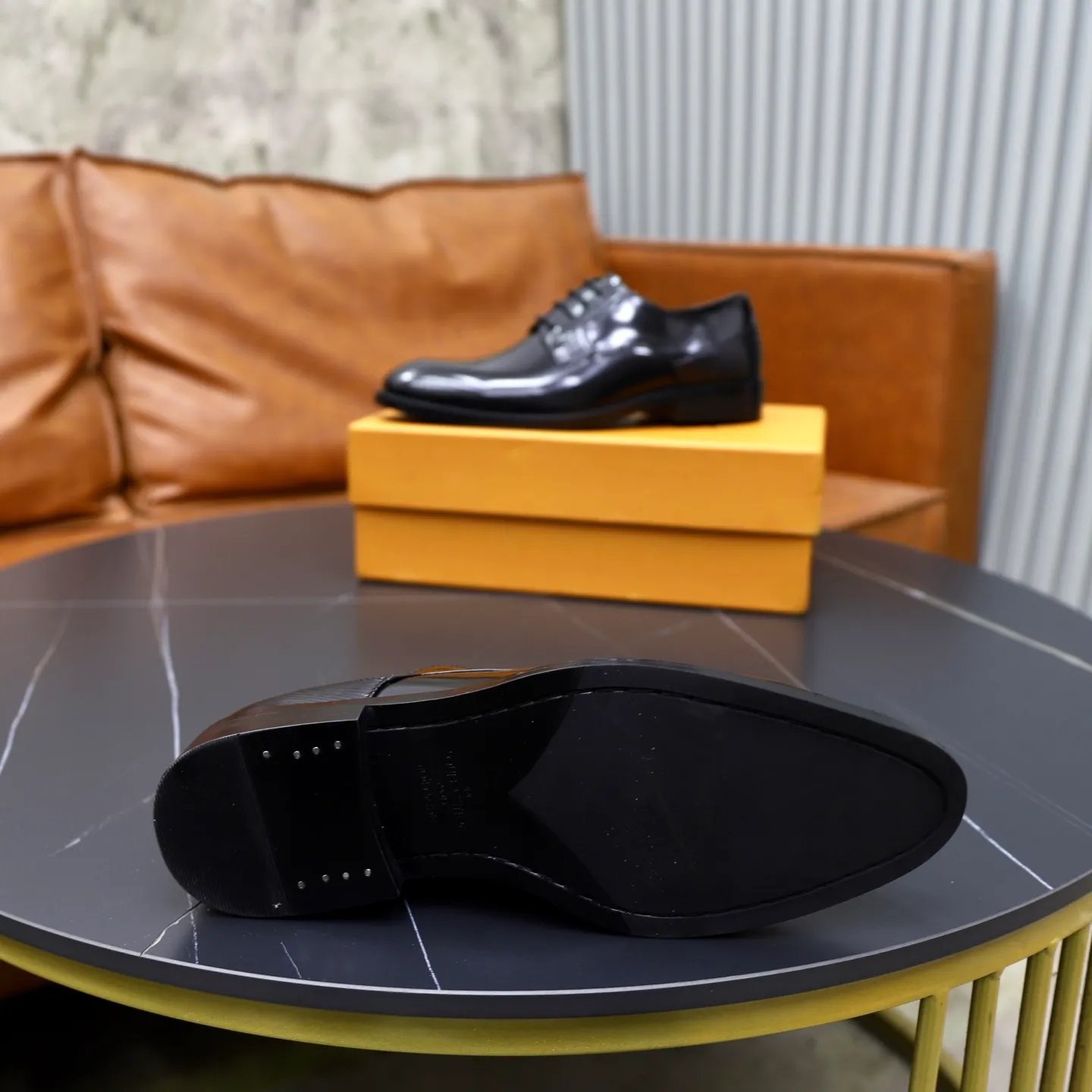 Men's shoes: 280🙅‍♂️🙅‍♂️🙅‍♂️Niuli Brand: LV Louis Vuitton Size: 39-44 (38, 45, 46 can be customized) Level: Counter classic Material: Original soft cowhide upper Comfortable cowhide lining Original lightweight outsole Style category: Formal business casual driving leather shoes Color: Color of the actual picture